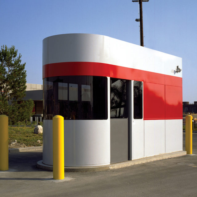 Deluxe Half Round With Restroom